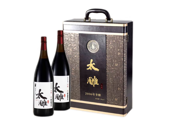 南阳回收太雕黄酒咸亨酒店太雕黄酒2006年冬酿1.8KG*2礼盒装绍兴黄酒